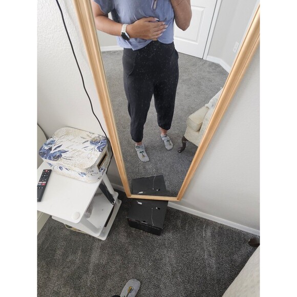 Capri Lululemon pants - Picture 8 of 8
